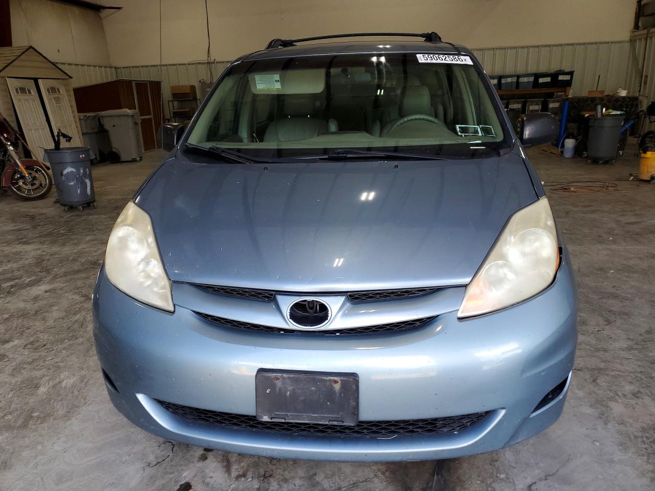 2010 Toyota Sienna Ce 7-passenger Blue vin: 5TDKK4CCXAS342361
