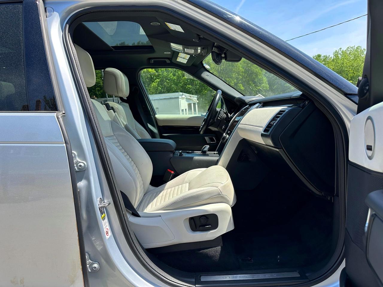 2022 Land Rover Discovery S Silver vin: SALRJ2EX2N2460352