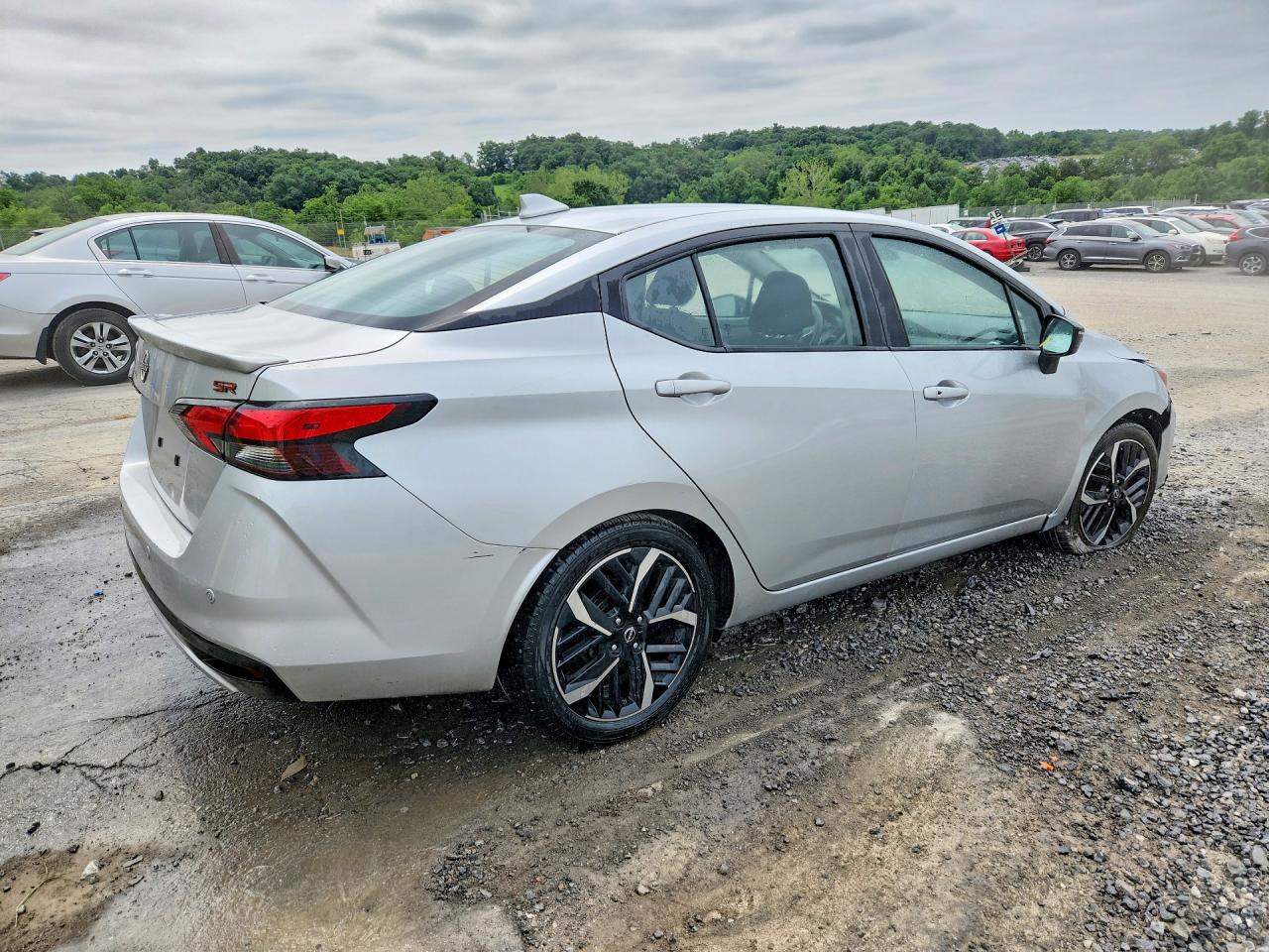 2024 Nissan Versa Sr Silver vin: 3N1CN8FV9RL881073