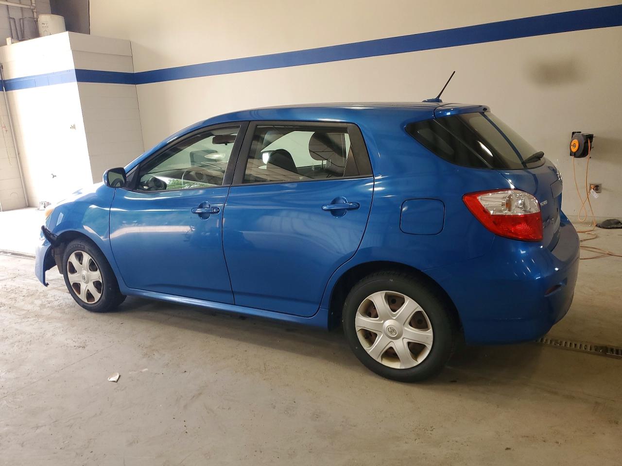 2009 Toyota Matrix Base Blue vin: 2T1KU40E49C038902