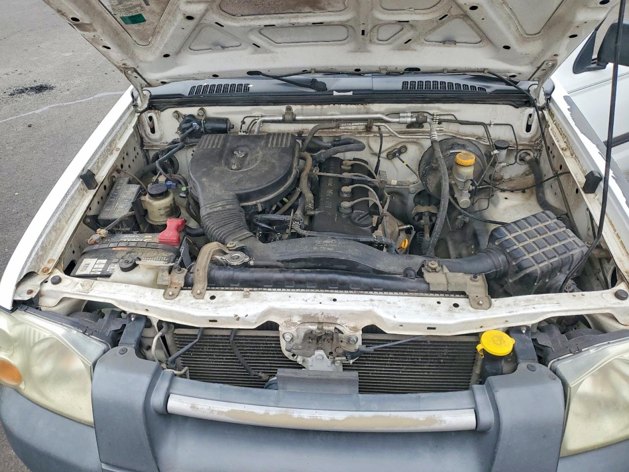 2002 Nissan Frontier Standard White vin: 1N6DD26S52C336526