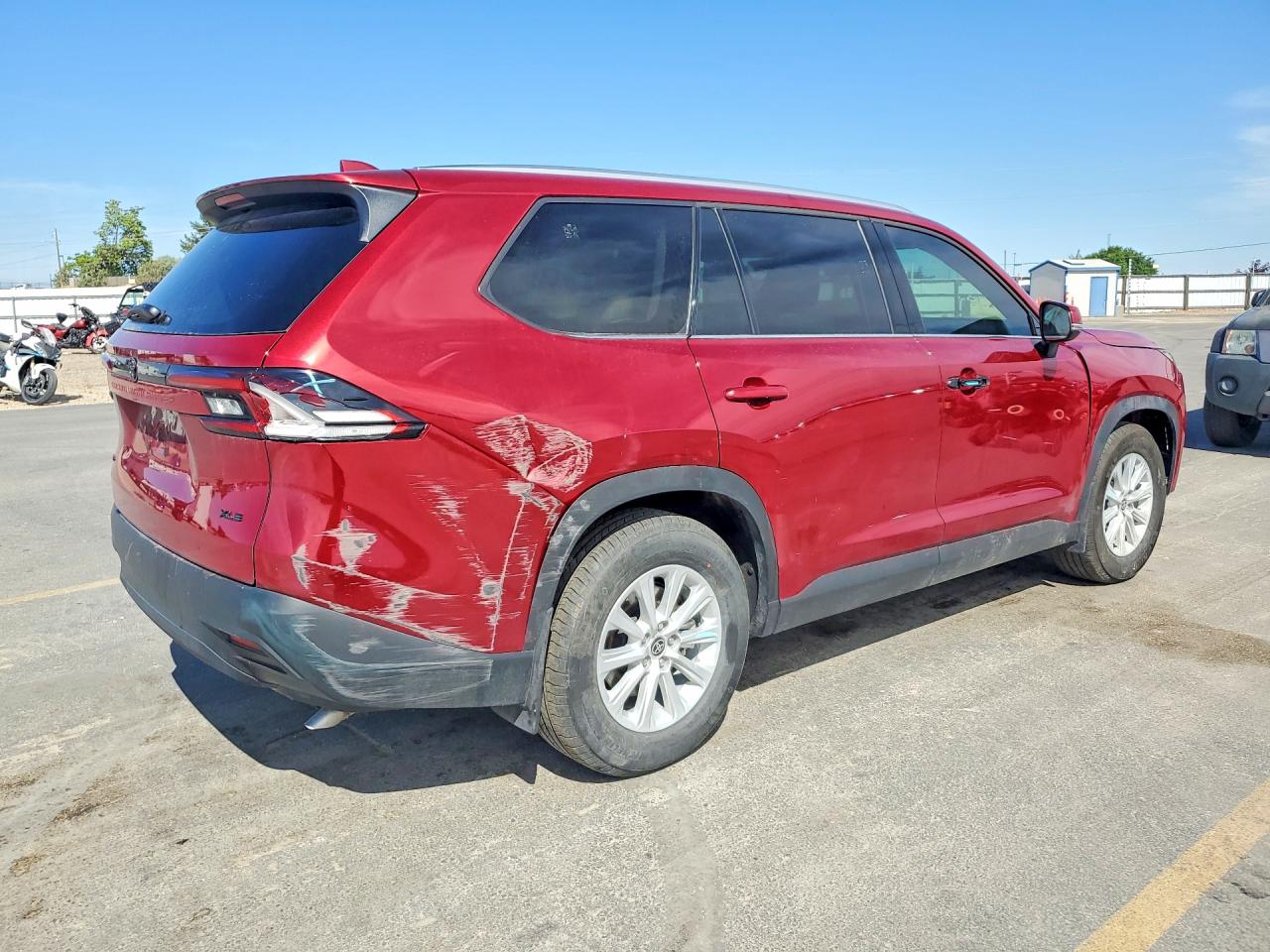 2025 Toyota Grand Highlander Xle Red vin: 5TDAAAB52SS100262
