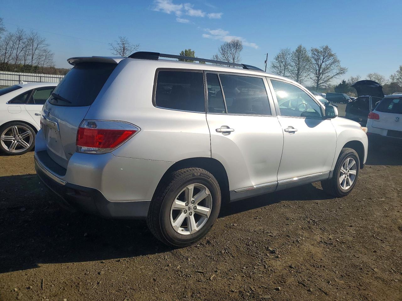 2013 Toyota Highlander Plus Серебряный vin: 5TDBK3EH6DS190554