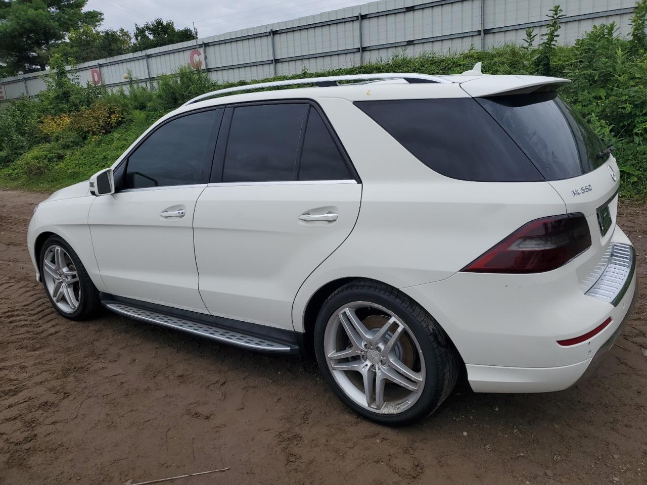 2013 Mercedes-benz Ml 550 4matic White vin: 4JGDA7DB9DA228058