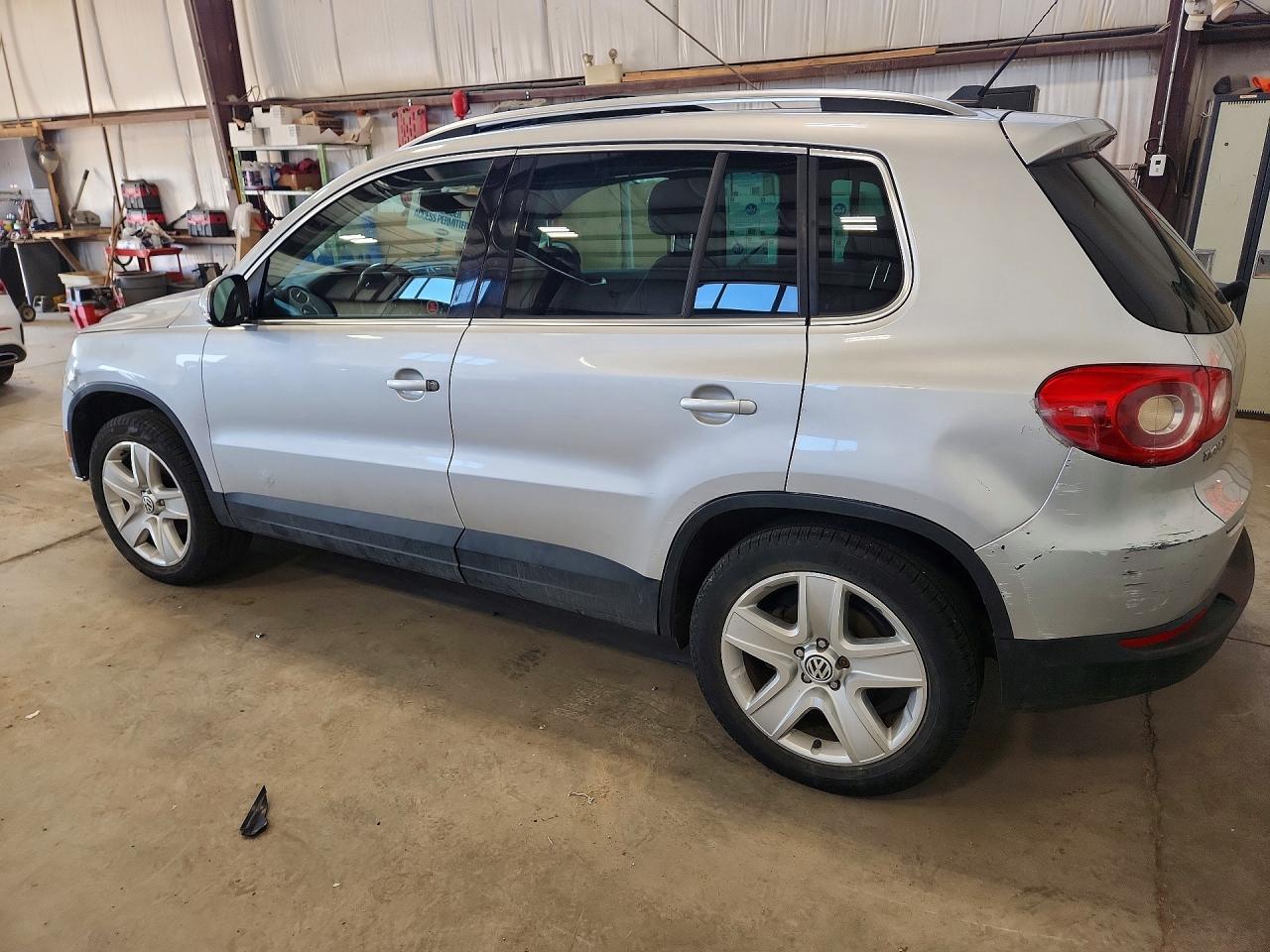2011 Volkswagen Tiguan S Silver vin: WVGBV7AX4BW538730