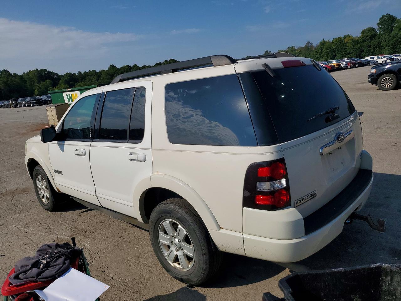 2008 Ford Explorer Xlt White vin: 1FMEU73E78UA65552