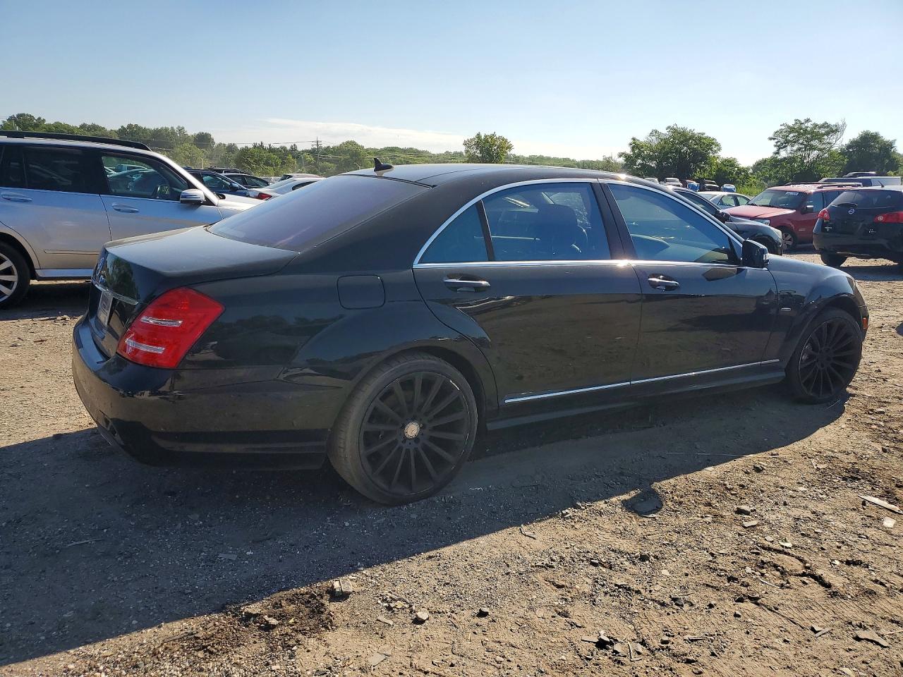 2011 Mercedes-benz S 400 Черный vin: WDDNG9FBXBA387142