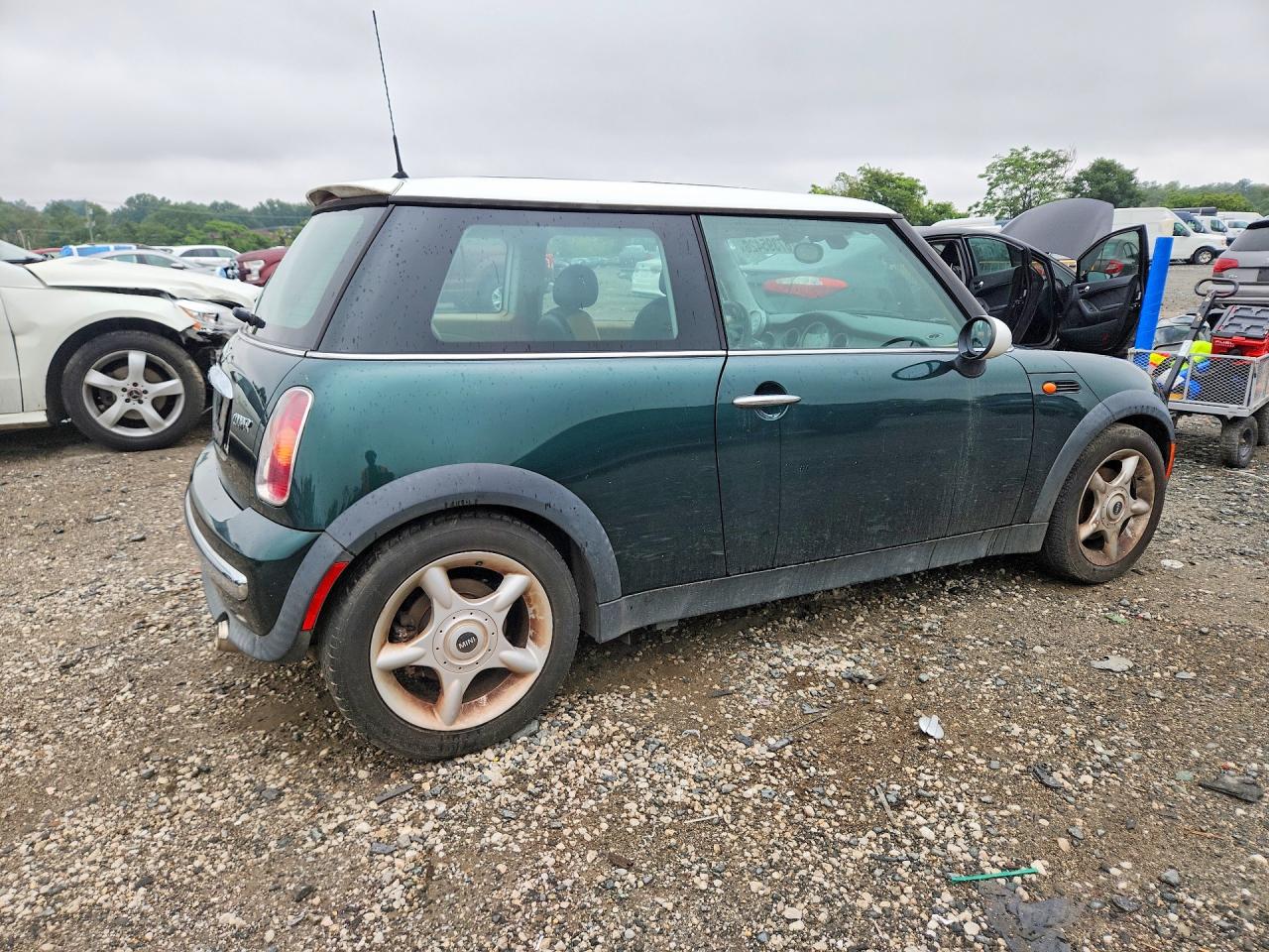 2003 Mini Cooper Green vin: WMWRC33413TE18214