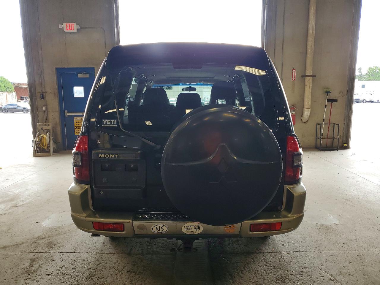 2002 Mitsubishi Montero Limited Black vin: JA4MW51RX2J003019