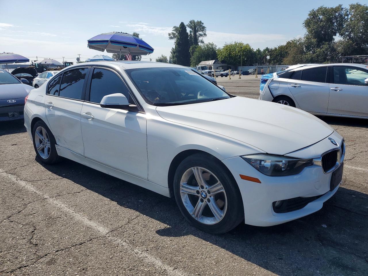 2014 Bmw 320 I Xdrive Белый vin: WBA3C3G55ENS67438
