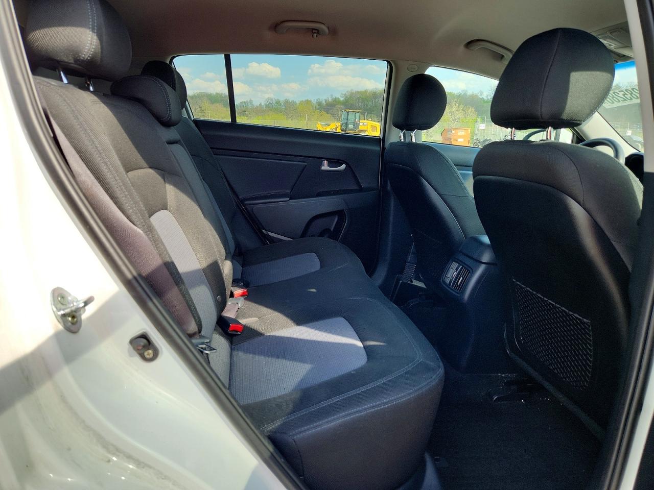 2015 Kia Sportage Lx White vin: KNDPBCAC8F7732623