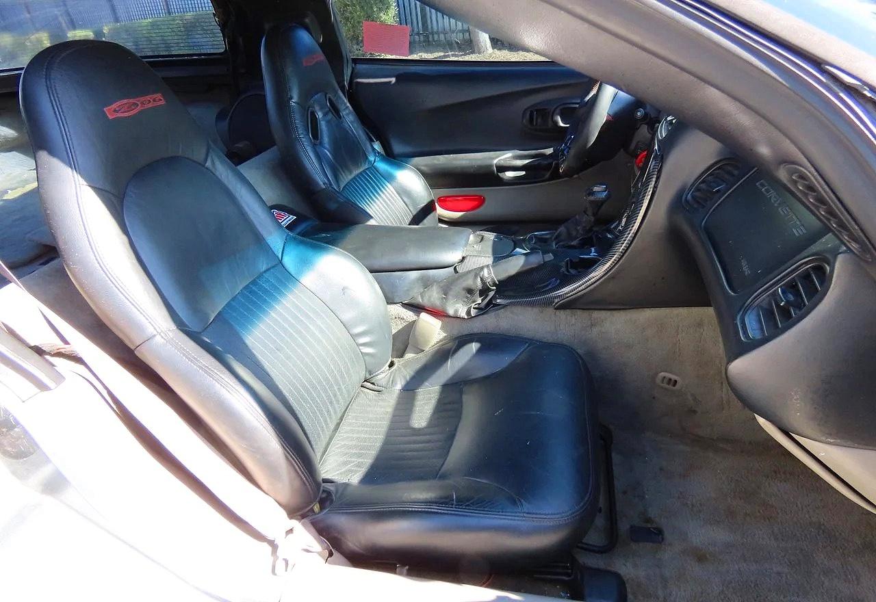2004 Chevrolet Corvette Gray vin: 1G1YY22G845113763