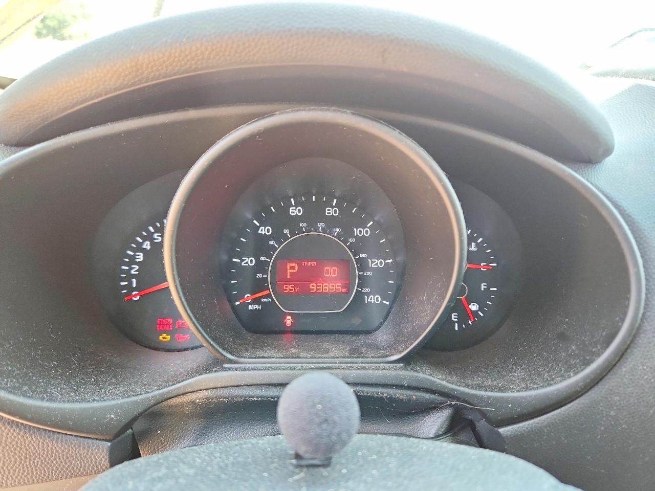 2014 Kia Soul + Yellow vin: KNDJP3A5XE7085679