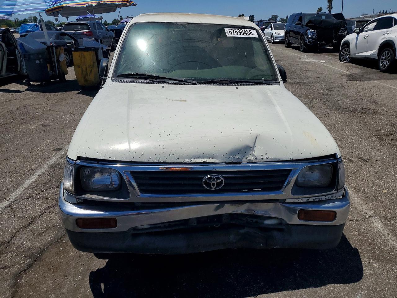1996 Toyota Tacoma Base White vin: 4TAVL52N5TZ192613