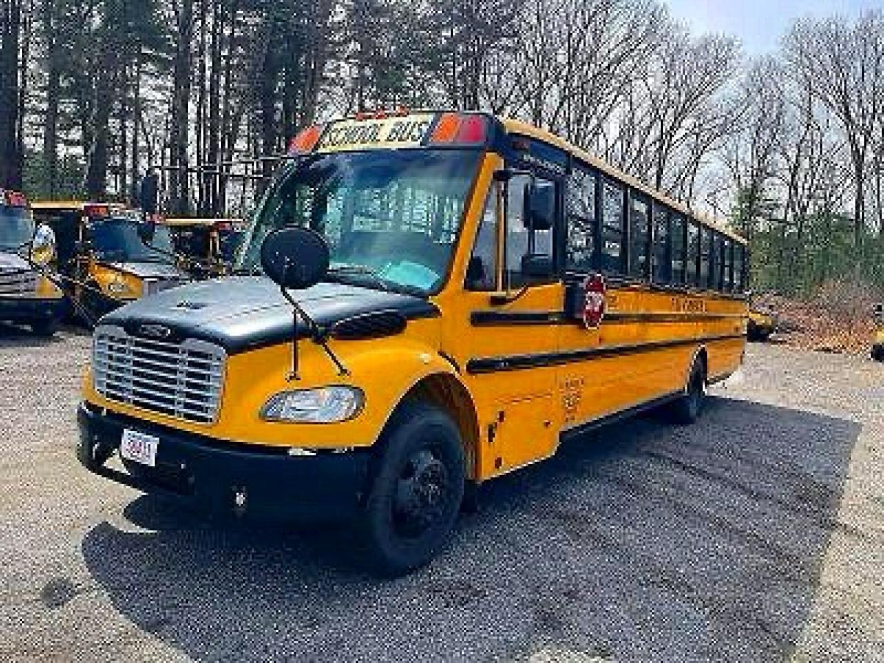 2015 Freightliner Chassis B2b Yellow vin: 4uzabrdu7fcgj8499