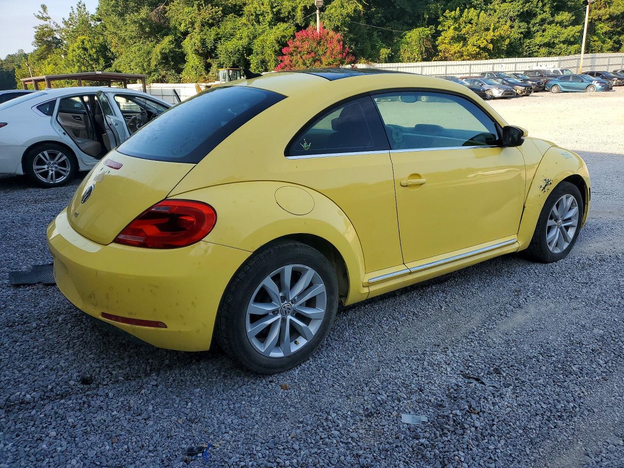2013 Volkswagen Beetle Yellow vin: 3VWJL7AT8DM685474