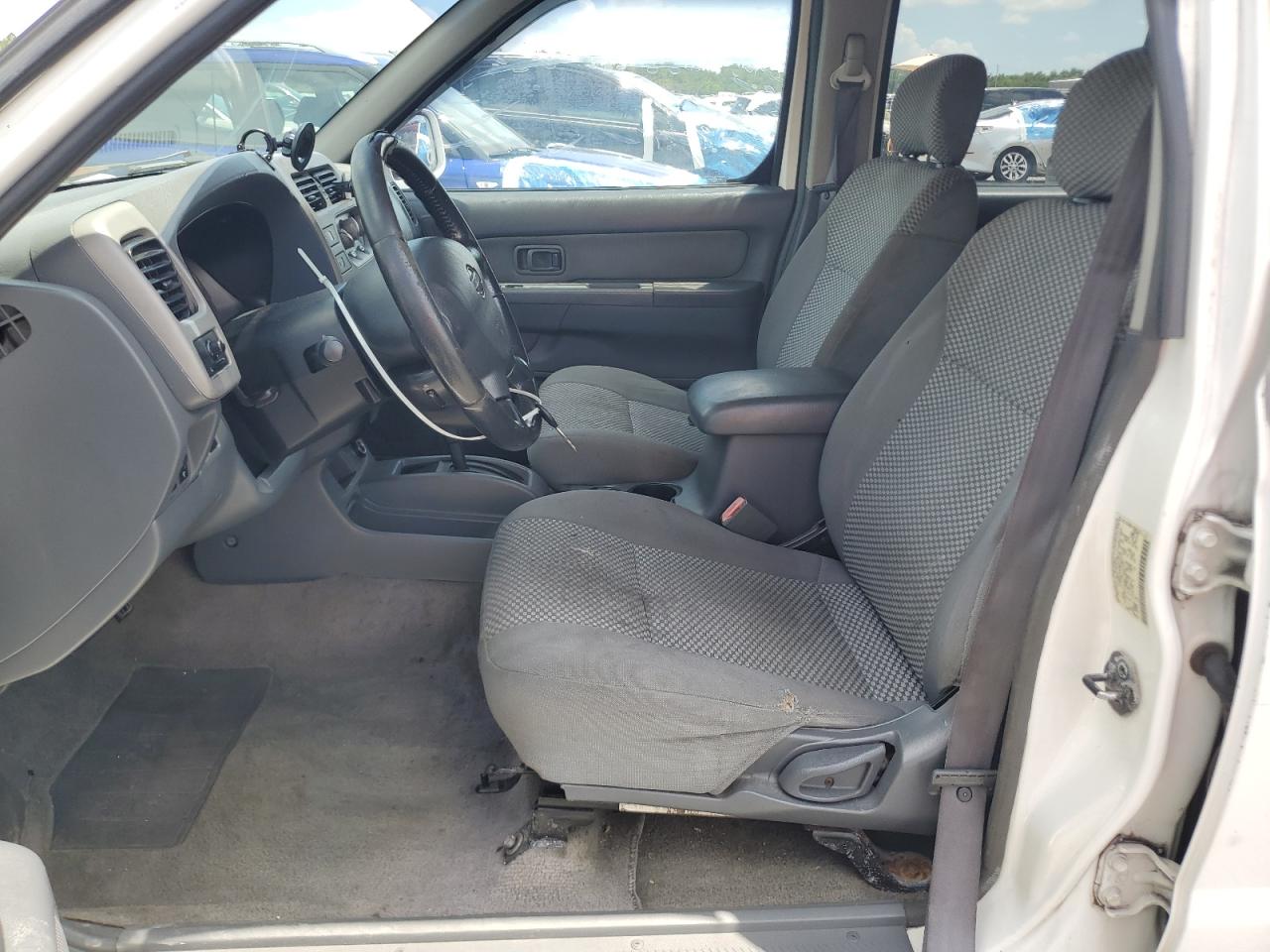 2001 Nissan Frontier Xe Белый vin: 1N6ED27T21C314185