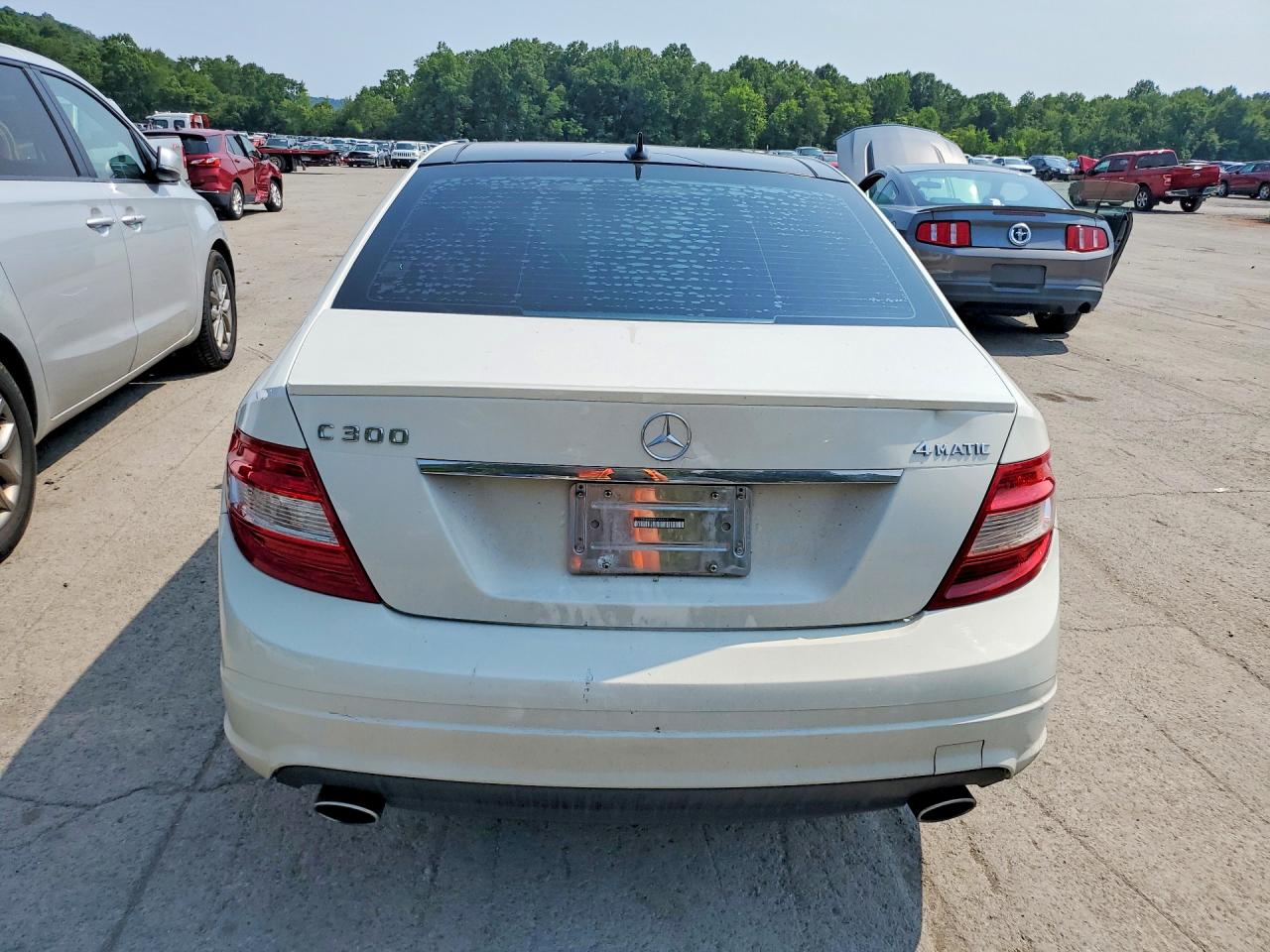 2011 Mercedes-benz C 300 4matic White vin: WDDGF8BB6BR146143