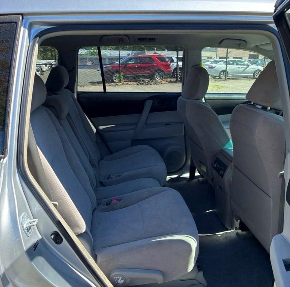 2008 Toyota Highlander Base Gray vin: JTEES41A682025429
