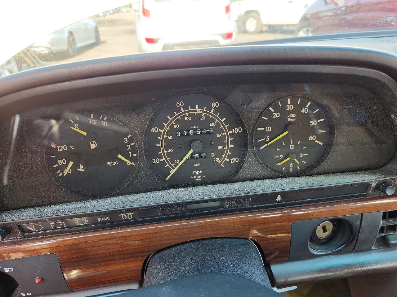 1984 Mercedes-benz 300 Sd Cream vin: WDBCB20A1EA035965