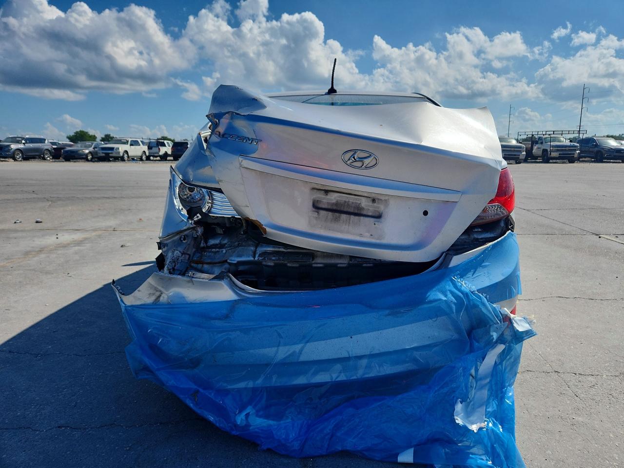 2013 Hyundai Accent Gls Серебряный vin: KMHCT4AE0DU523230
