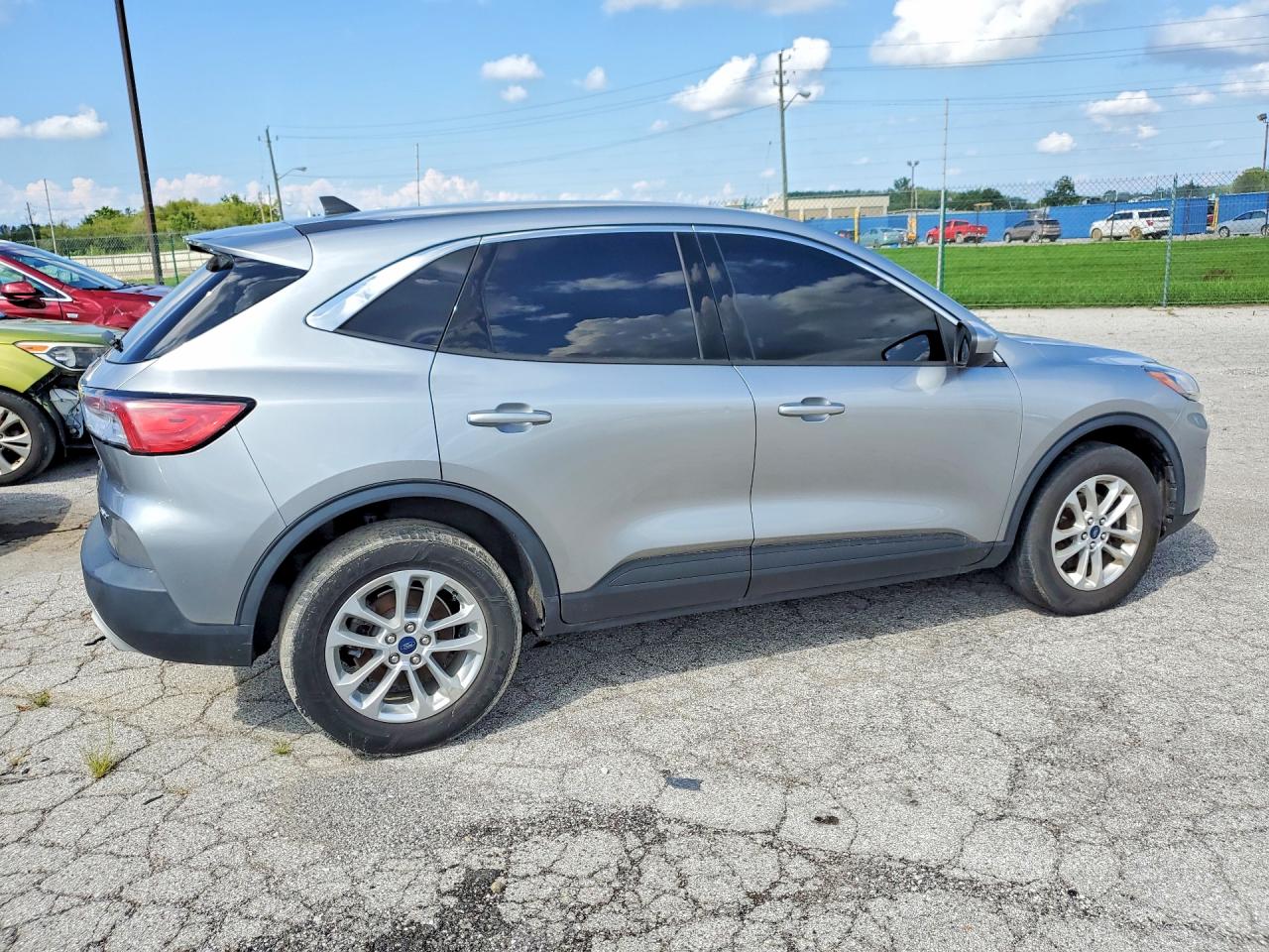 2021 Ford Escape Se Серебряный vin: 1FMCU9G67MUA42904