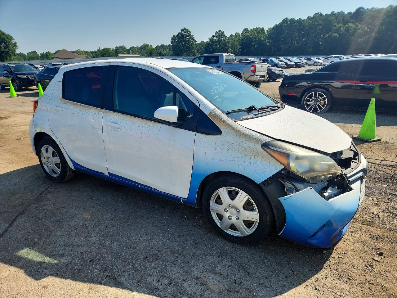 2015 Toyota Yaris 5-door L White vin: VNKKTUD33FA023827