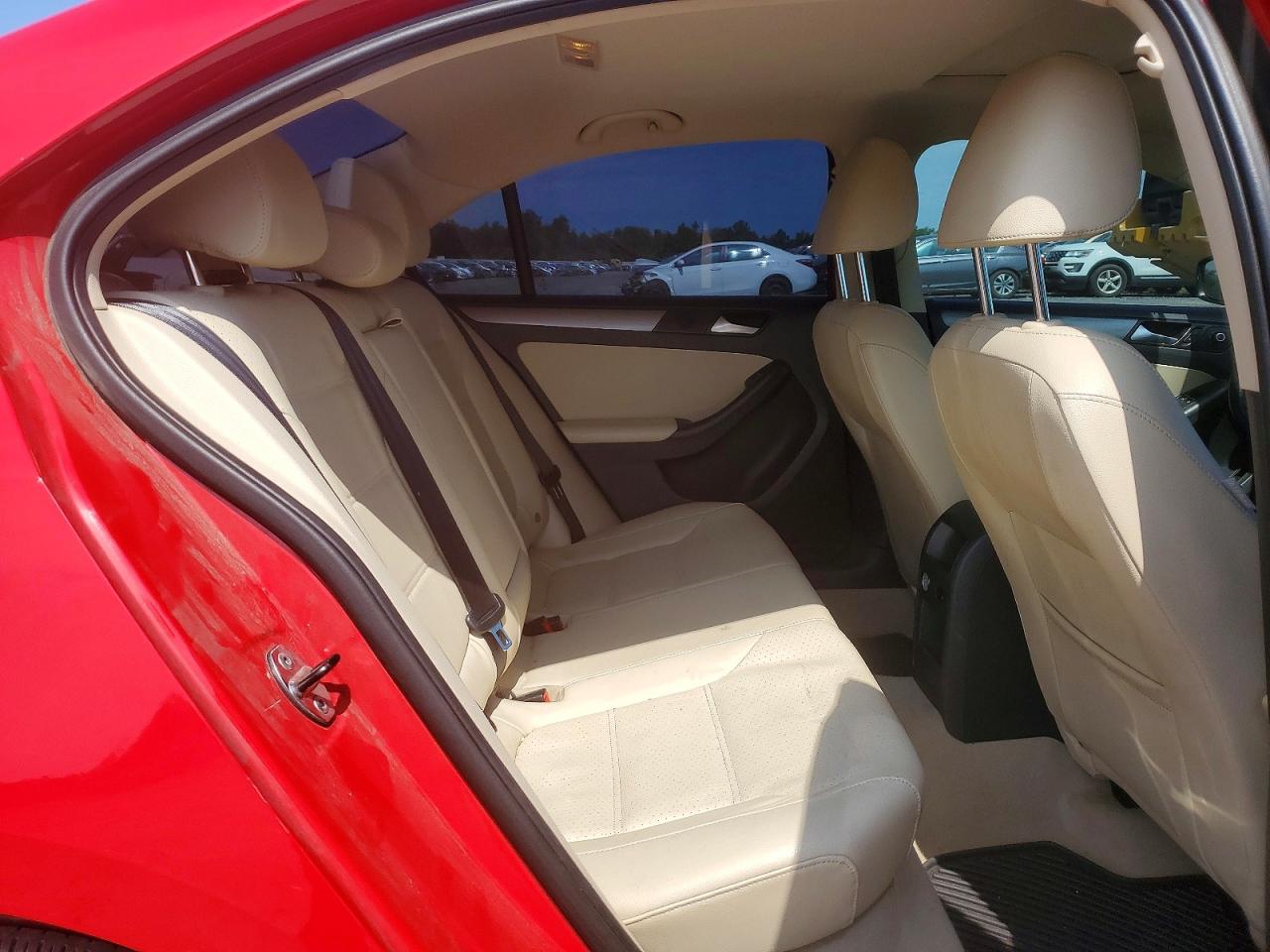 2014 Volkswagen Jetta Tdi Red vin: 3VWLL7AJ6EM404376