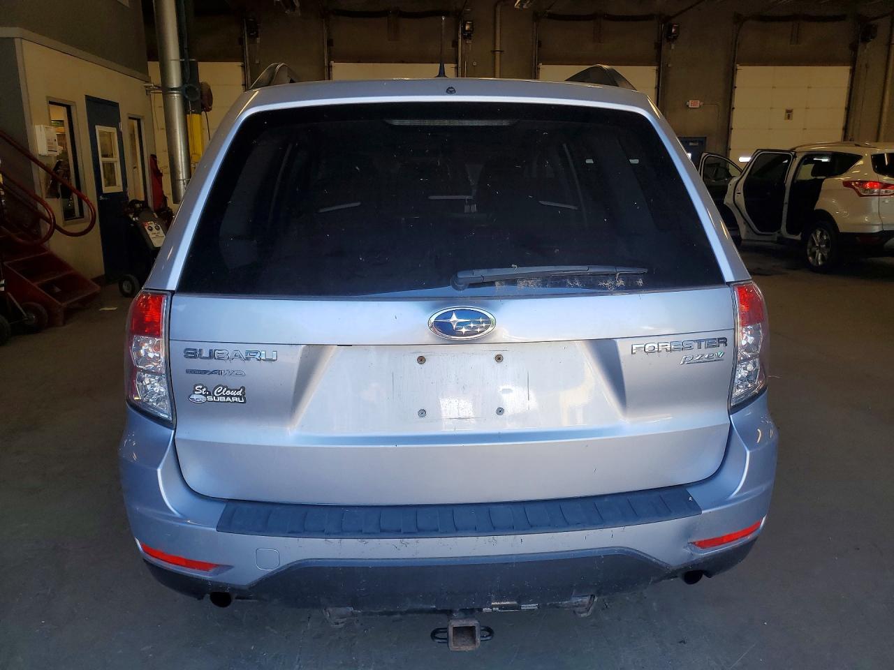 2013 Subaru Forester 2.5x Premium Серебряный vin: JF2SHADC6DH416204