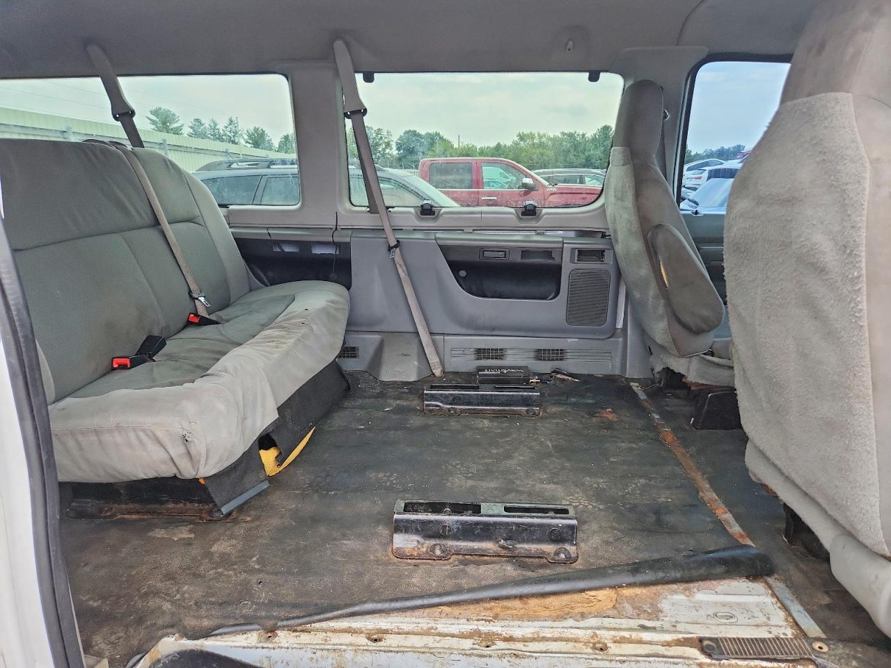 2011 Ford Econoline E350 Super Duty Wagon White vin: 1FBSS3BL4BDB01845