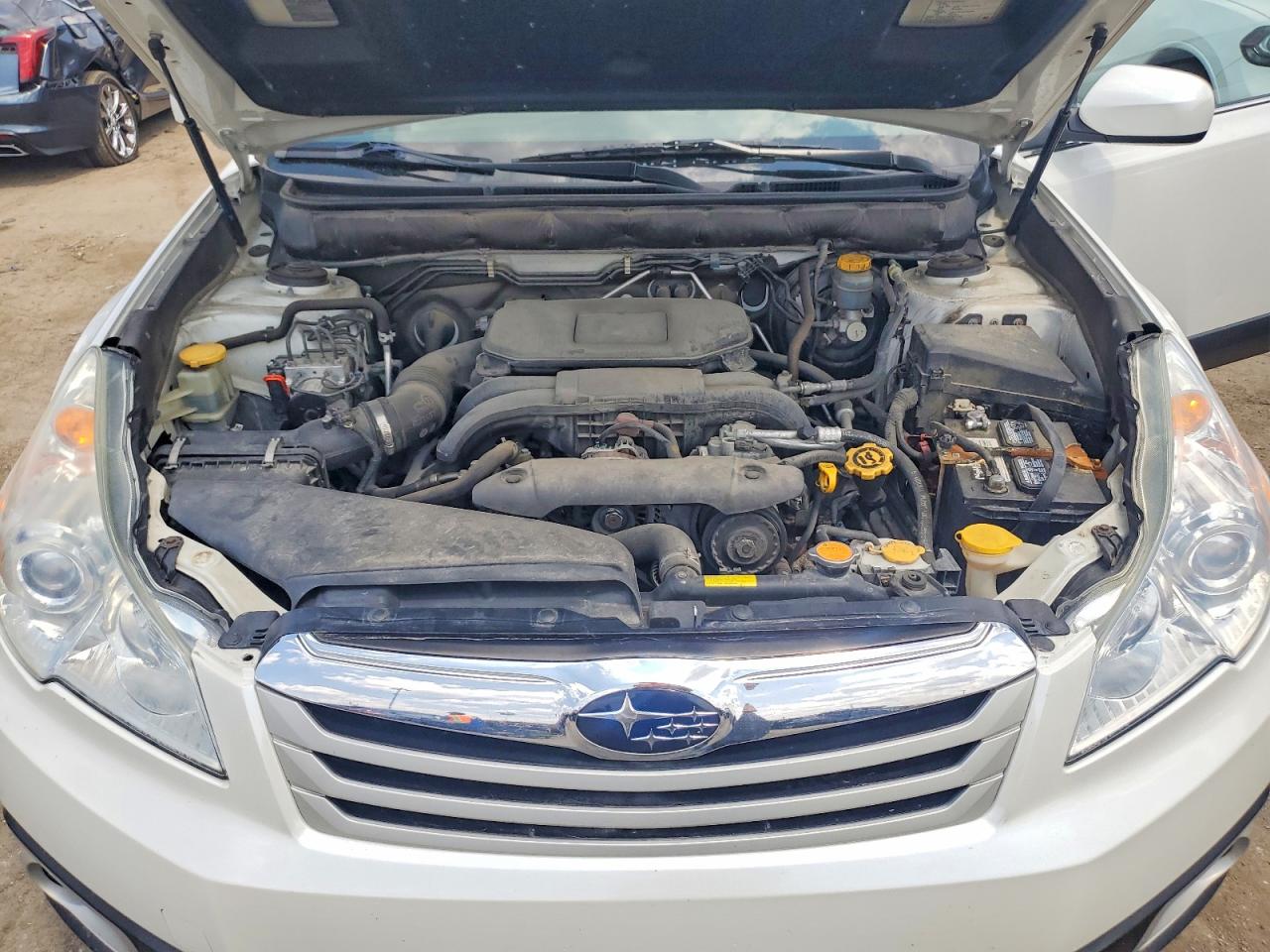 2012 Subaru Outback 2.5i Limited White vin: 4S4BRCKC5C3285977