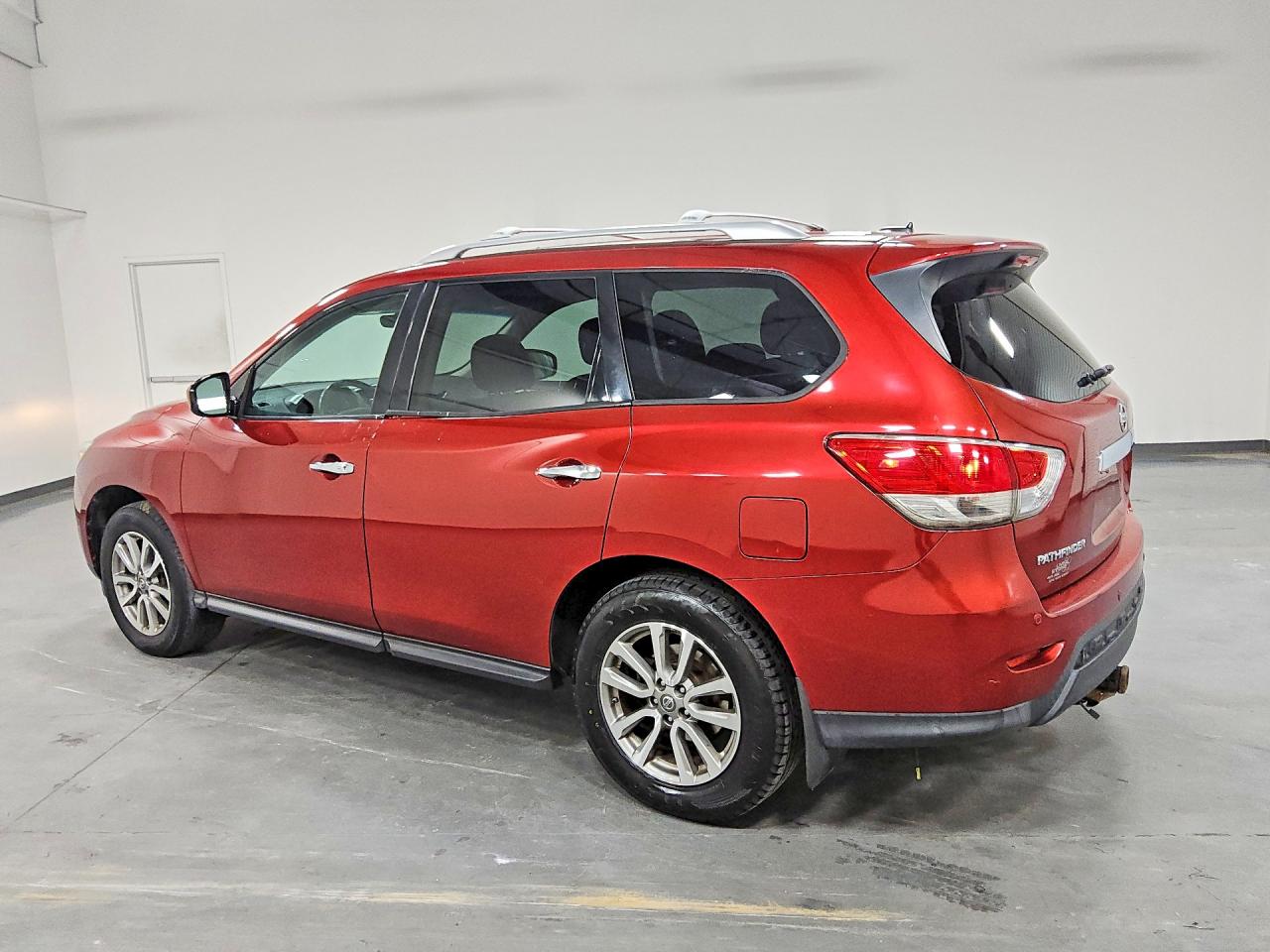 2013 Nissan Pathfinder S Red vin: 5N1AR2MM8DC603457