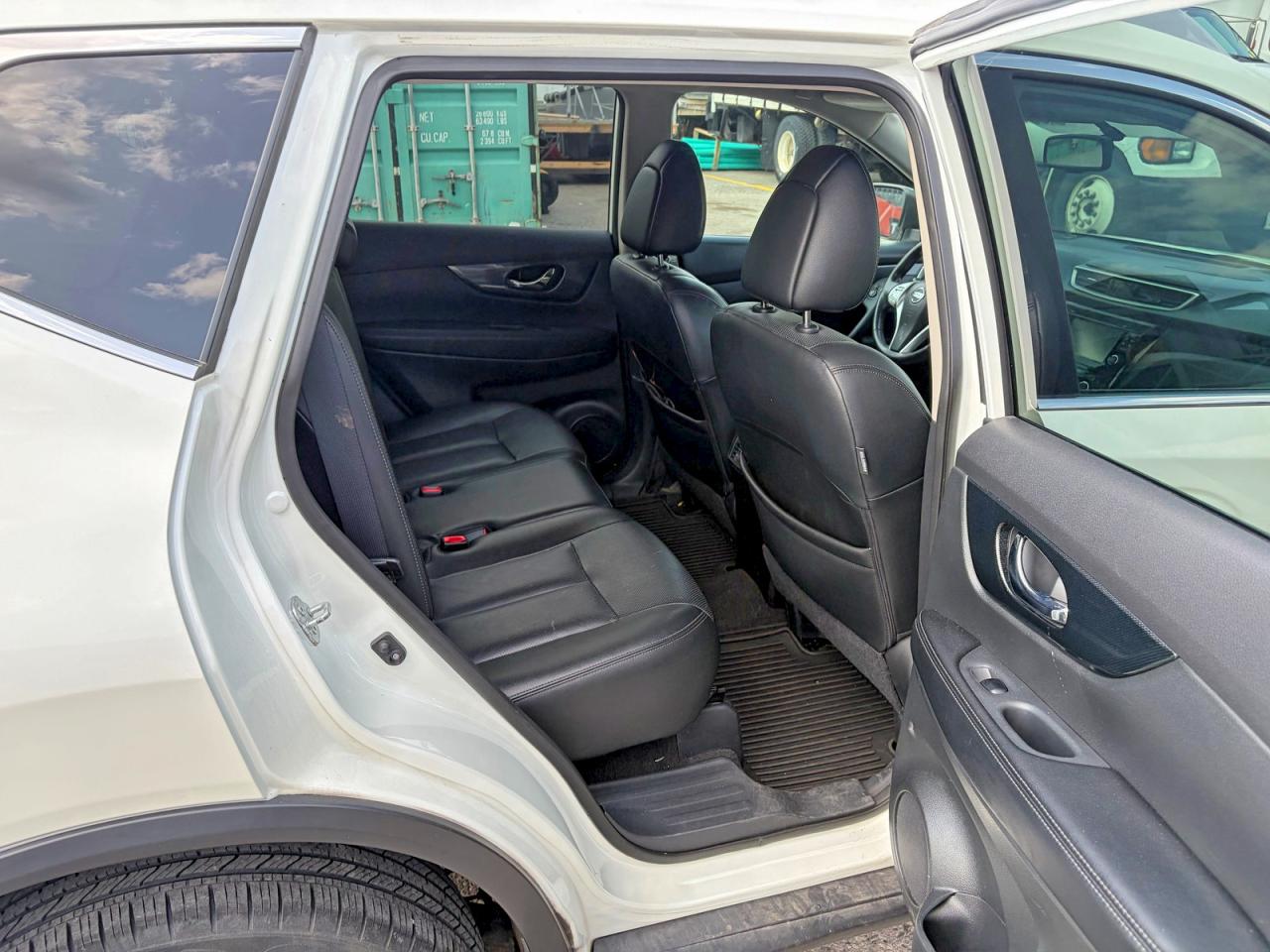 2015 Nissan Rogue S White vin: 5N1AT2MV1FC901233