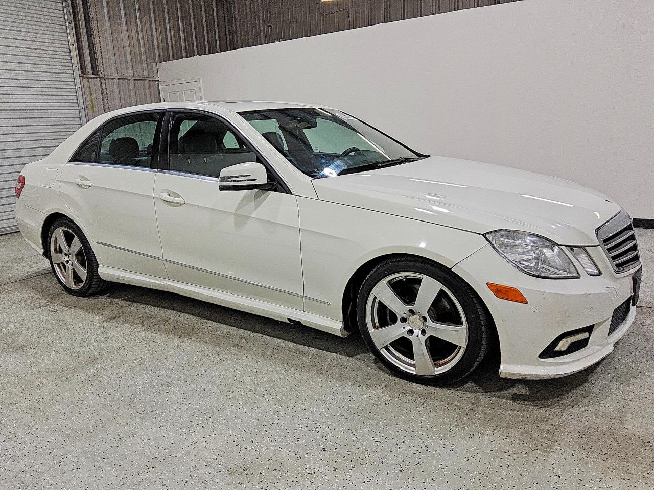 2011 Mercedes-benz E 350 White vin: WDDHF5GB5BA505136