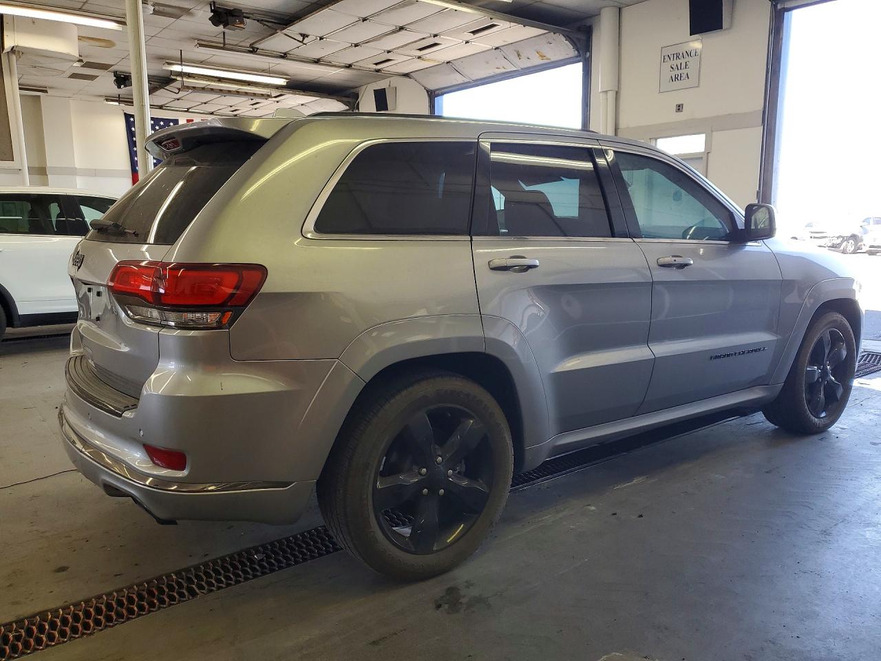 2015 Jeep Grand Cherokee Overland Silver vin: 1C4RJFCM7FC146473