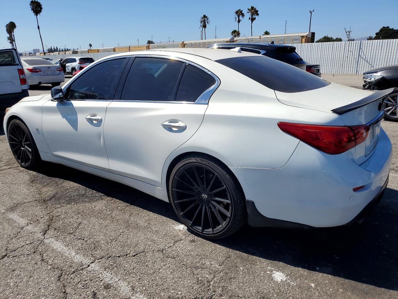 2015 Infiniti Q50 Premium Белый vin: JN1BV7APXFM333275
