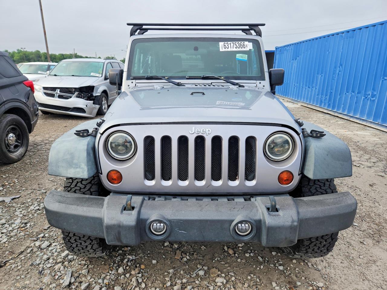 2013 Jeep Wrangler Sport Silver vin: 1C4AJWAG2DL647925