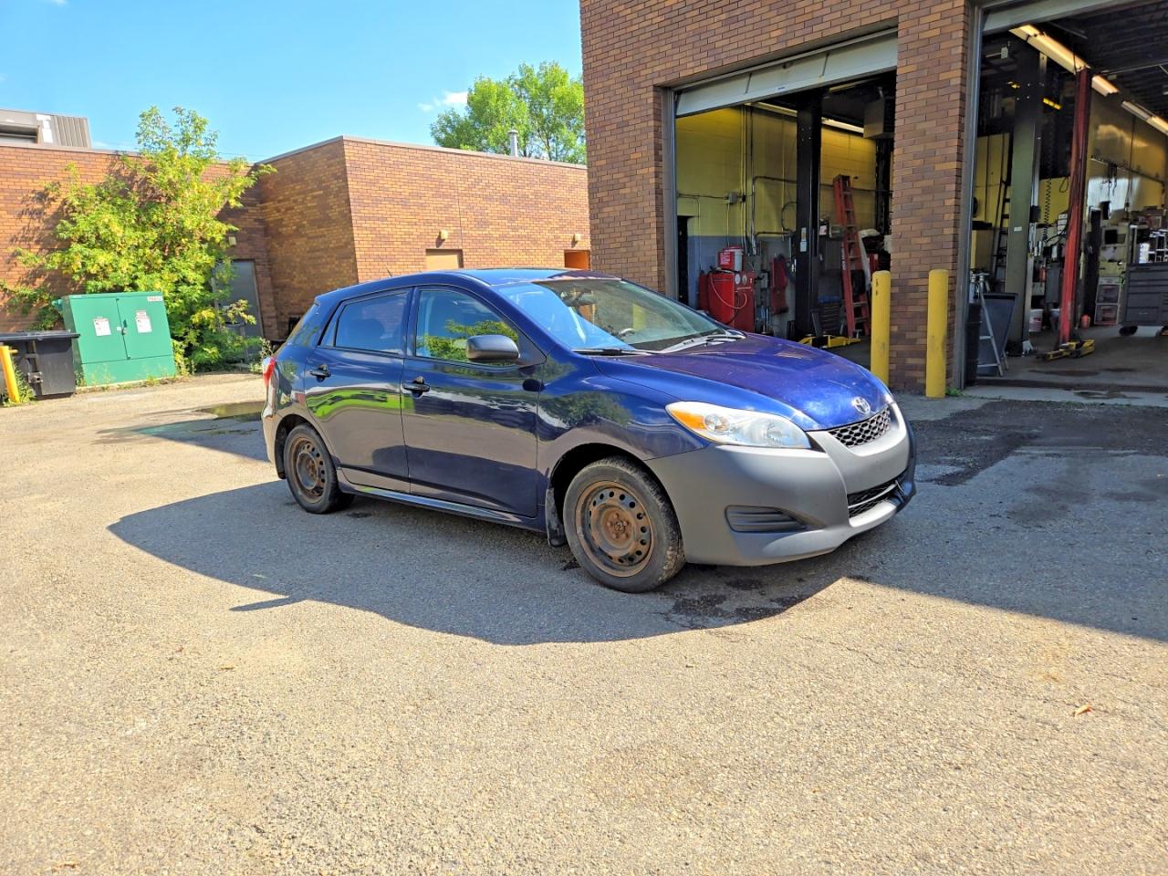 2009 Toyota Corolla Matrix Blue vin: 2T1KU40E49C046286
