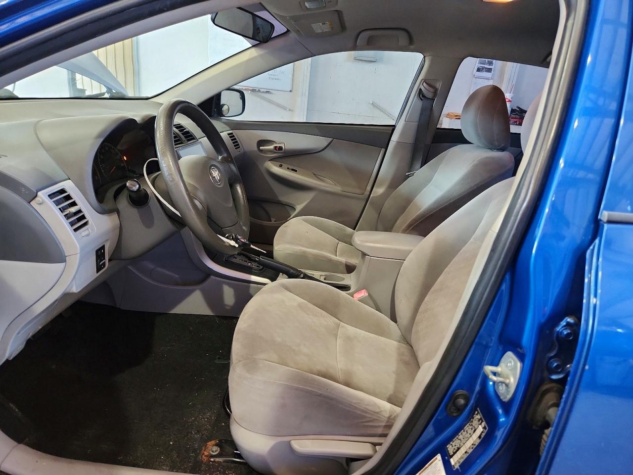 2009 Toyota Corolla Le Blue vin: JTDBL40E39J031687