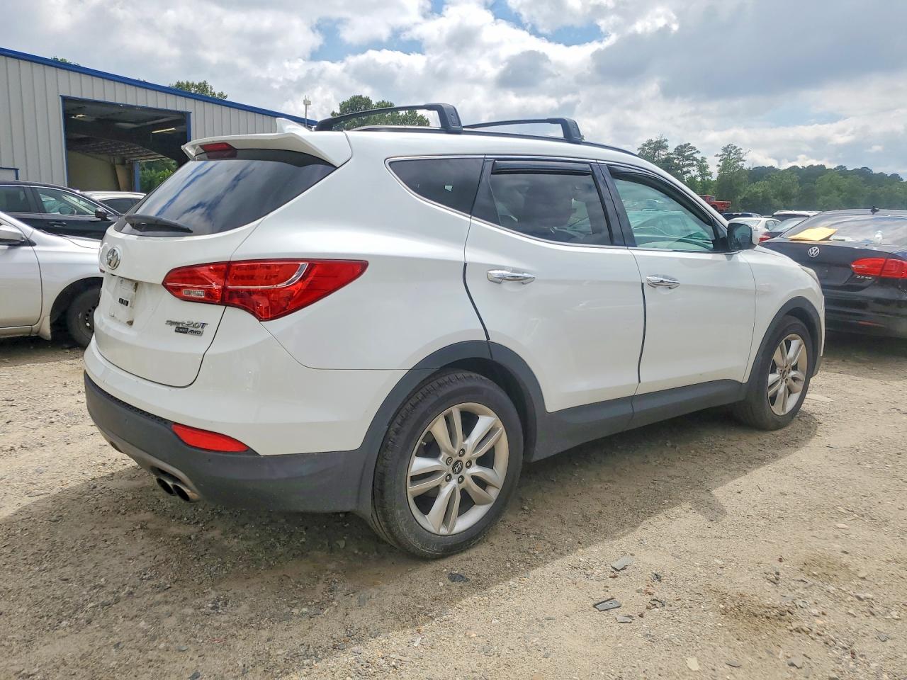 2015 Hyundai Santa Fe Sport 2.0t White vin: 5XYZWDLA5FG238530
