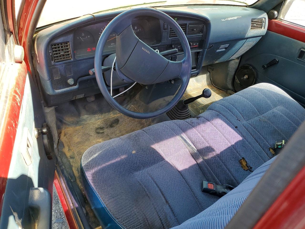 1989 Toyota Pickup Deluxe Red vin: JT4RN81P9K0024657
