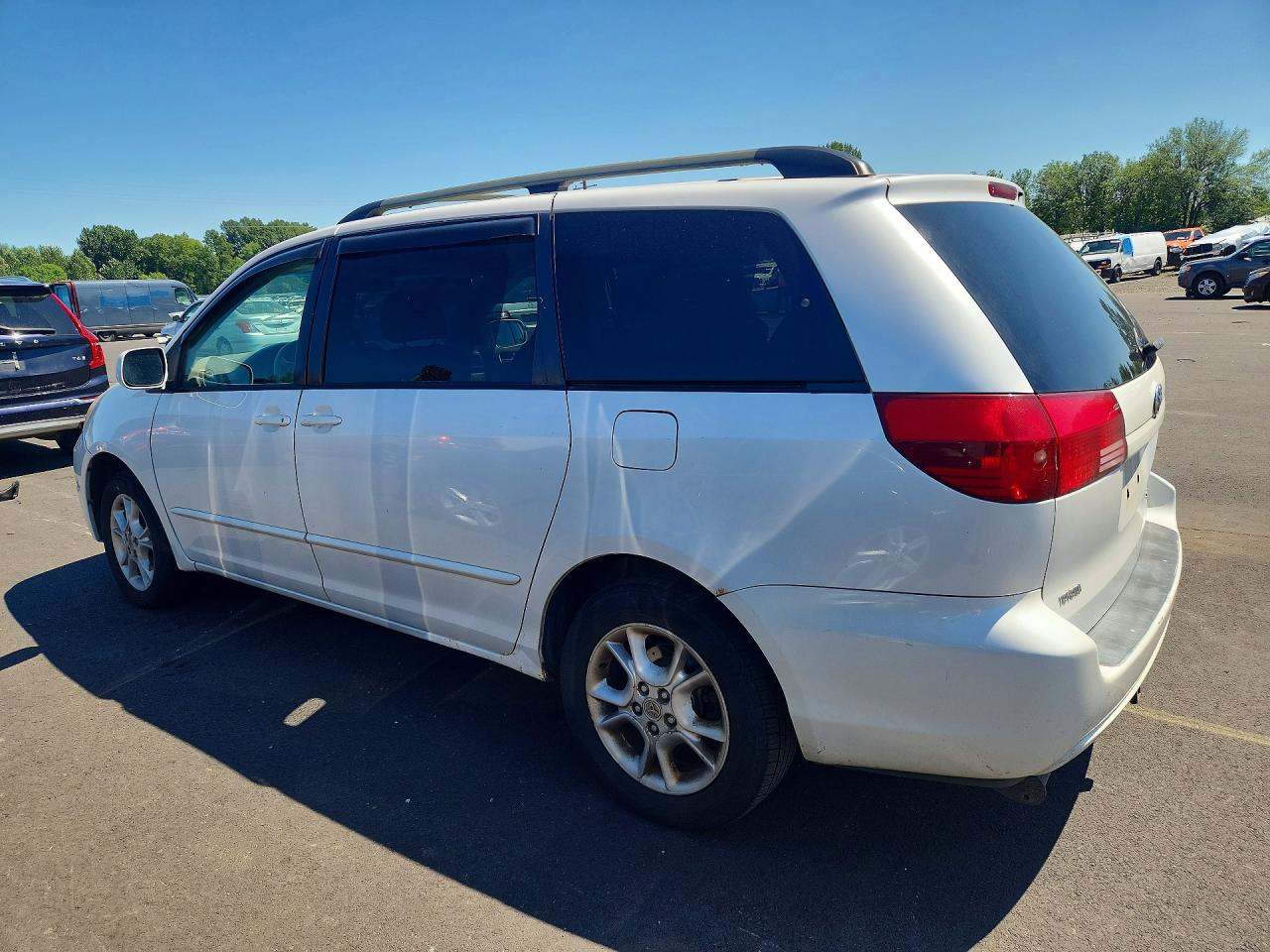 2004 Toyota Sienna Xle 7 Passenger White vin: 5TDBA22CX4S020252