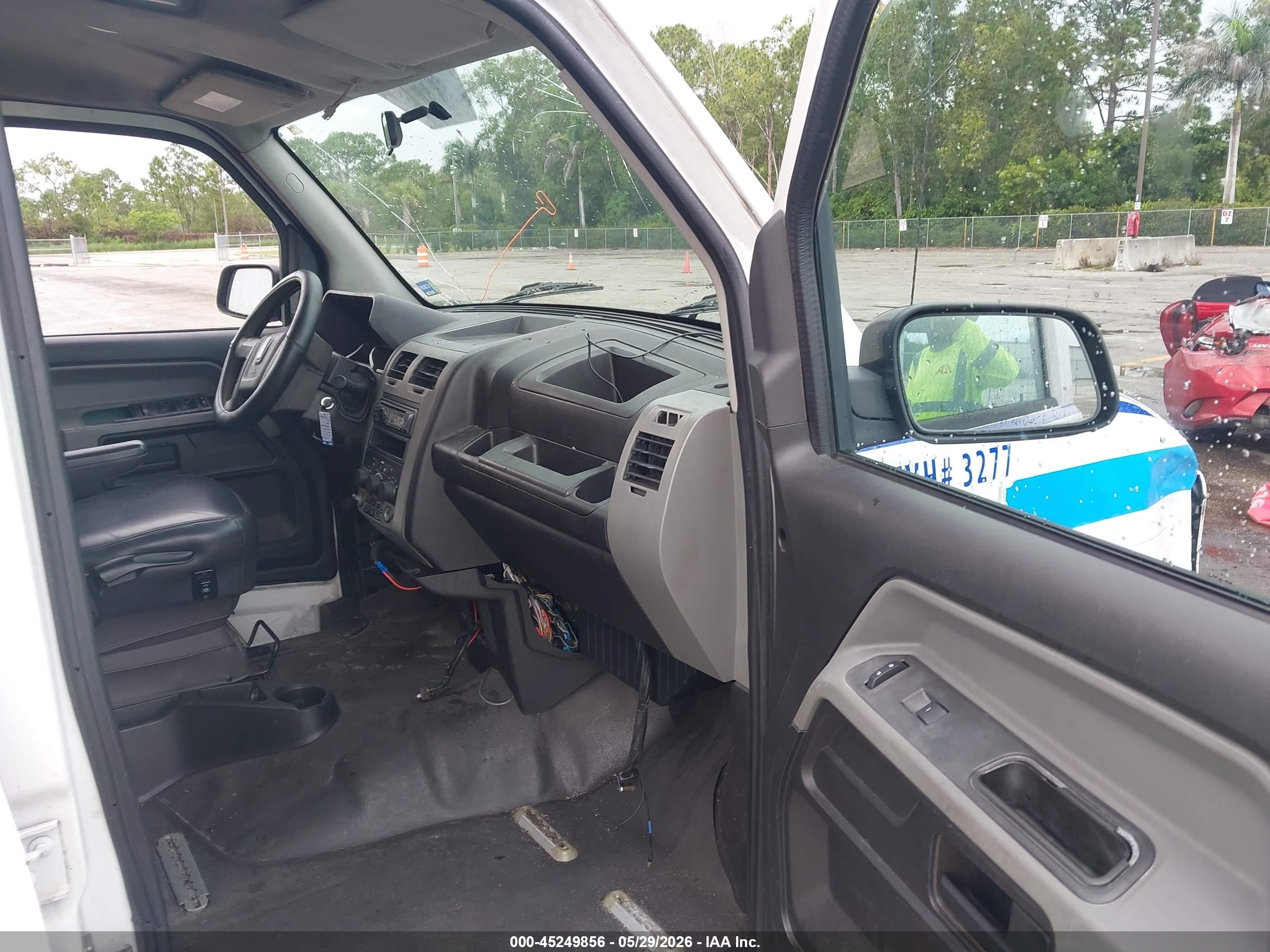 2014 Mobilityventure Mv-1 White vin: 57WMD2A63EM102070