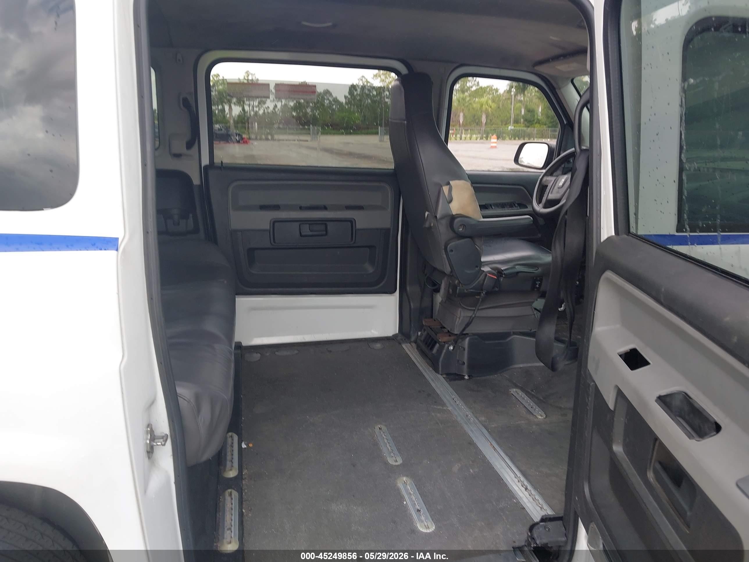 2014 Mobilityventure Mv-1 White vin: 57WMD2A63EM102070