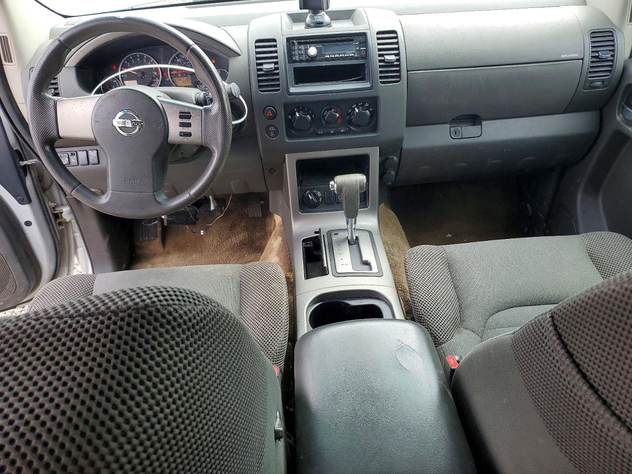 2005 Nissan Pathfinder Xe Silver vin: 5N1AR18W55C748852
