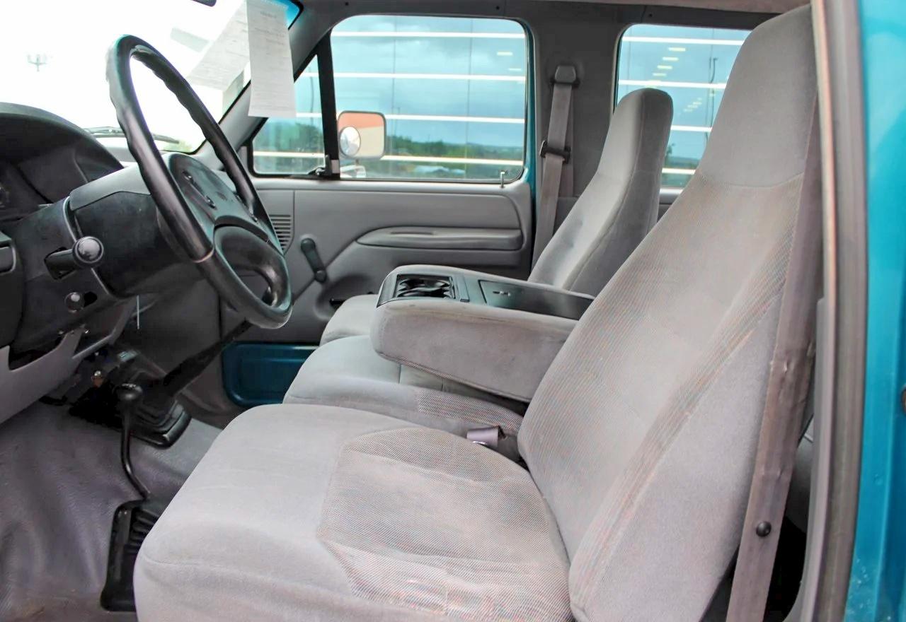 1995 Ford F350 Two Tone vin: 1FTJW36F5SEA22081