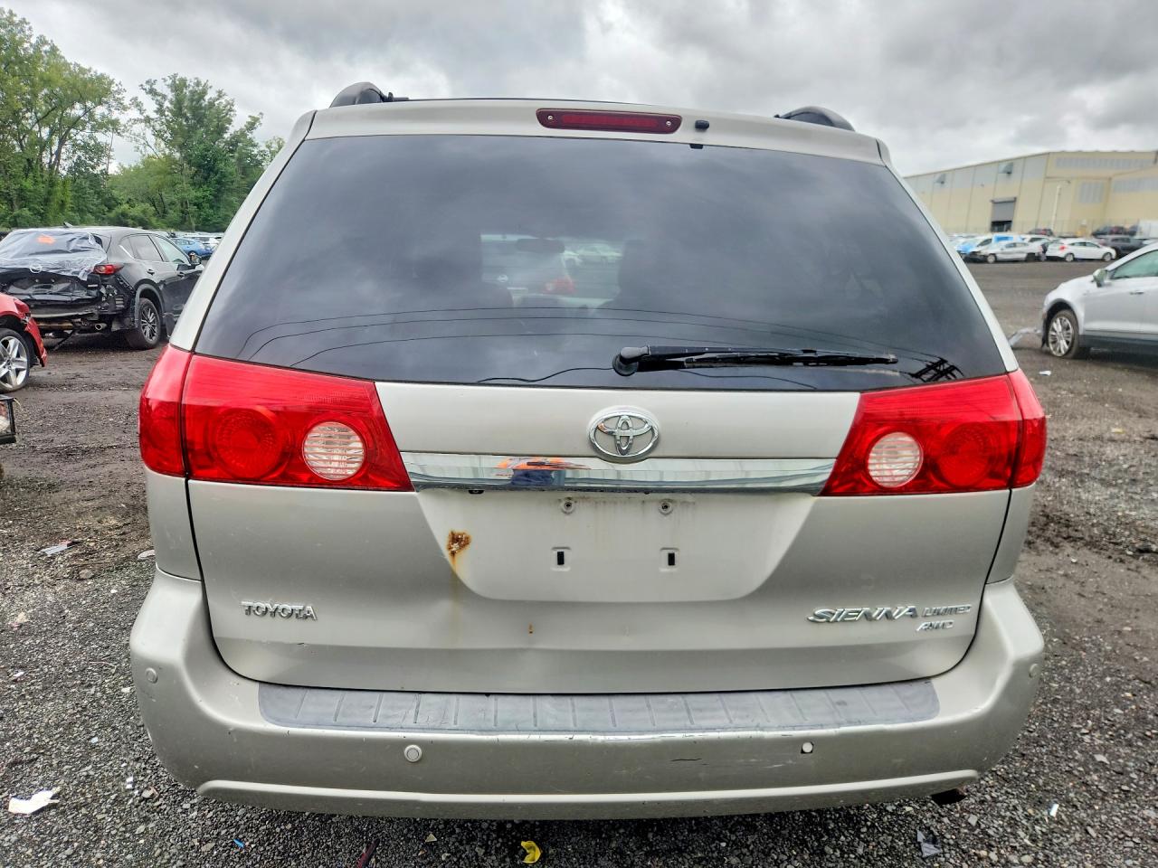 2009 Toyota Sienna Limited Beige vin: 5TDBK22C49S026293