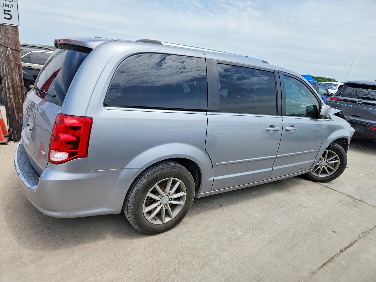 2015 Dodge Grand Caravan Sxt Silver vin: 2C4RDGCG4FR691562