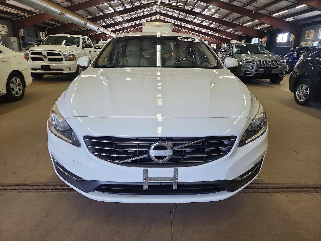 2015 Volvo S60 Premier White vin: YV1612TBXF1312386