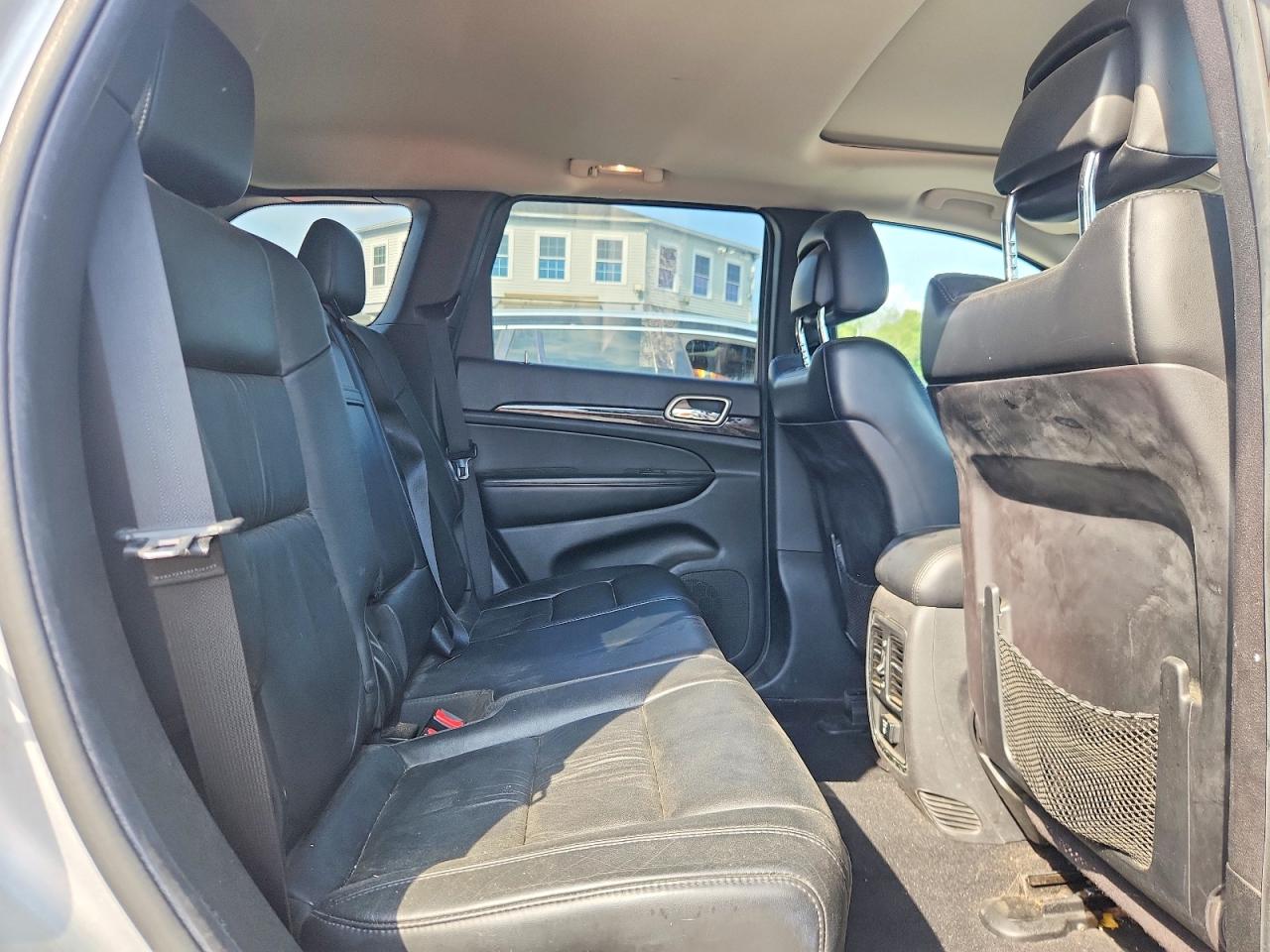 2012 Jeep Grand Cherokee Laredo Silver vin: 1C4RJFAGXCC123908